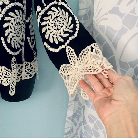 LAPIS Black & Cream Floral Lace Crochet Boho Blouse Size Small - Picture 6 of 14